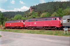 Fast 6.000 PS sind ziemlich viel Leistung für die Wieslauterbahn. 2x BR 218 in Dahn am 01.05.1988 (Slg. Marcus Zimmermann, Dahn).