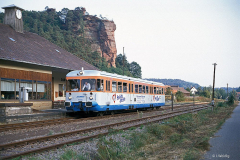 VT 452 auf der Rückfahrt im Bahnhof Dahn.20.09.1991