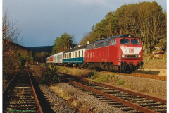 Atomkraft? Nein Danke!? 218 219-4 mit CbZ 80452 als Castor-Übungszug in Höhe der Awanst Tanklager bei Hinterweidenthal, 17.02.2000 (Foto: Frank Jennewein, Busenberg)