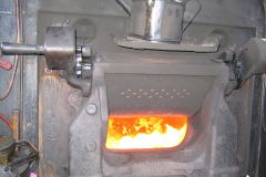 Blick in die Feuerbüchse von Dampflok 01 519 der UEF, 10.06.2004 (Slg. Marcus Zimmermann, Dahn).