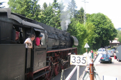 Dampflok 01 519 der UEF sorgte am 10.06.2004 in Hinterweidenthal für Aufsehen - und dadurch ungewollt für Verkehrschaos (Slg. Marcus Zimmermann, Dahn).
