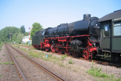 Tender voraus war UEF-Lok 01 1066 nach Bundenthal unterwegs. Der Bf Godramstein war damals noch ESTW-frei. (Slg. Marcus Zimmermann, Dahn).