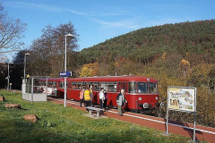 Ein Uerdinger Schienenbus hält am Hp Moosbachtal, 8. November 2015 (Foto: Privat)