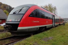 642 107-6 hält als Sonderzug am Bahnhof Bundenthal-Rumbach