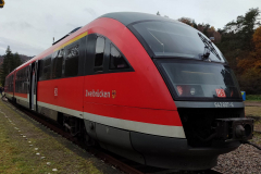 642 107-6 hält als Sonderzug am Bahnhof Hinterweidenthal Ost