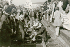 Dahn. Samstag, 24.09.1966. Demonstranten besetzten die Gleise und verhinderten die Einfahrt des letzten Zuges in den Bahnhof um über 2 Stunden